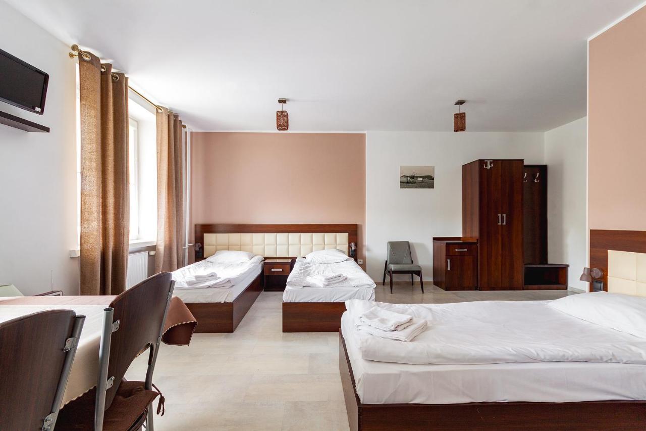 Avion Hotel Świdnik Exteriér fotografie